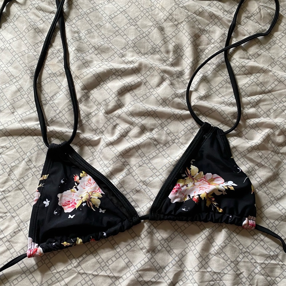 Floral and mesh Cupshe medium bikini top